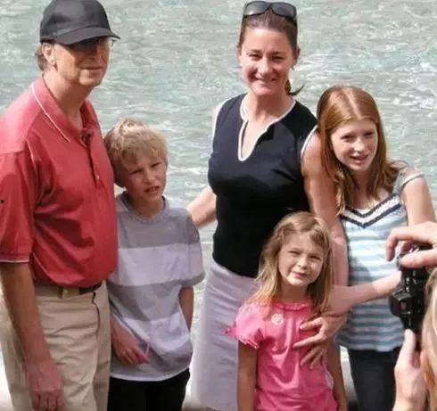 丑女逆袭：被首富大佬缠上了